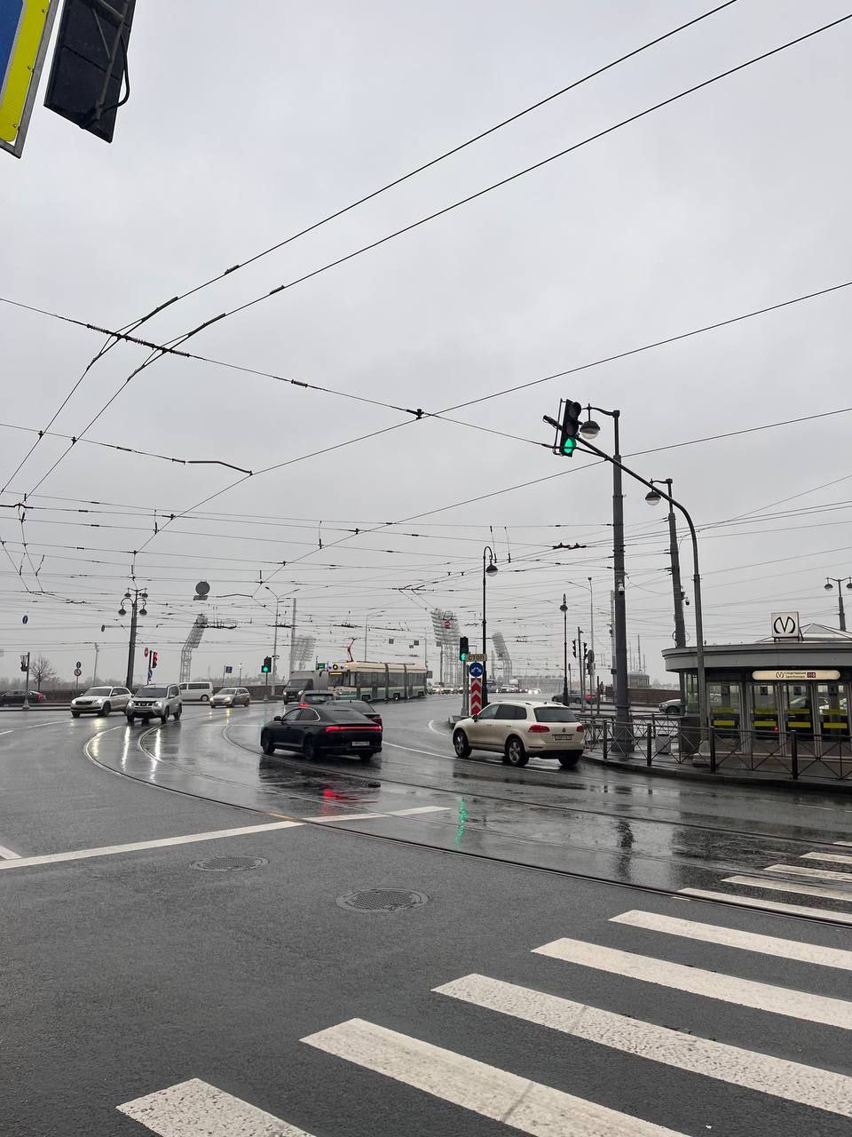 В Петербурге с 7 ноября Яндекс Такси прекращает сотрудничество с водителями на трудовых патентах об этом 78 ru рассказали в пресс службе агрегатора В августе власти города запретили иностранцам работающим по патентам водить такси до конца 2025 года