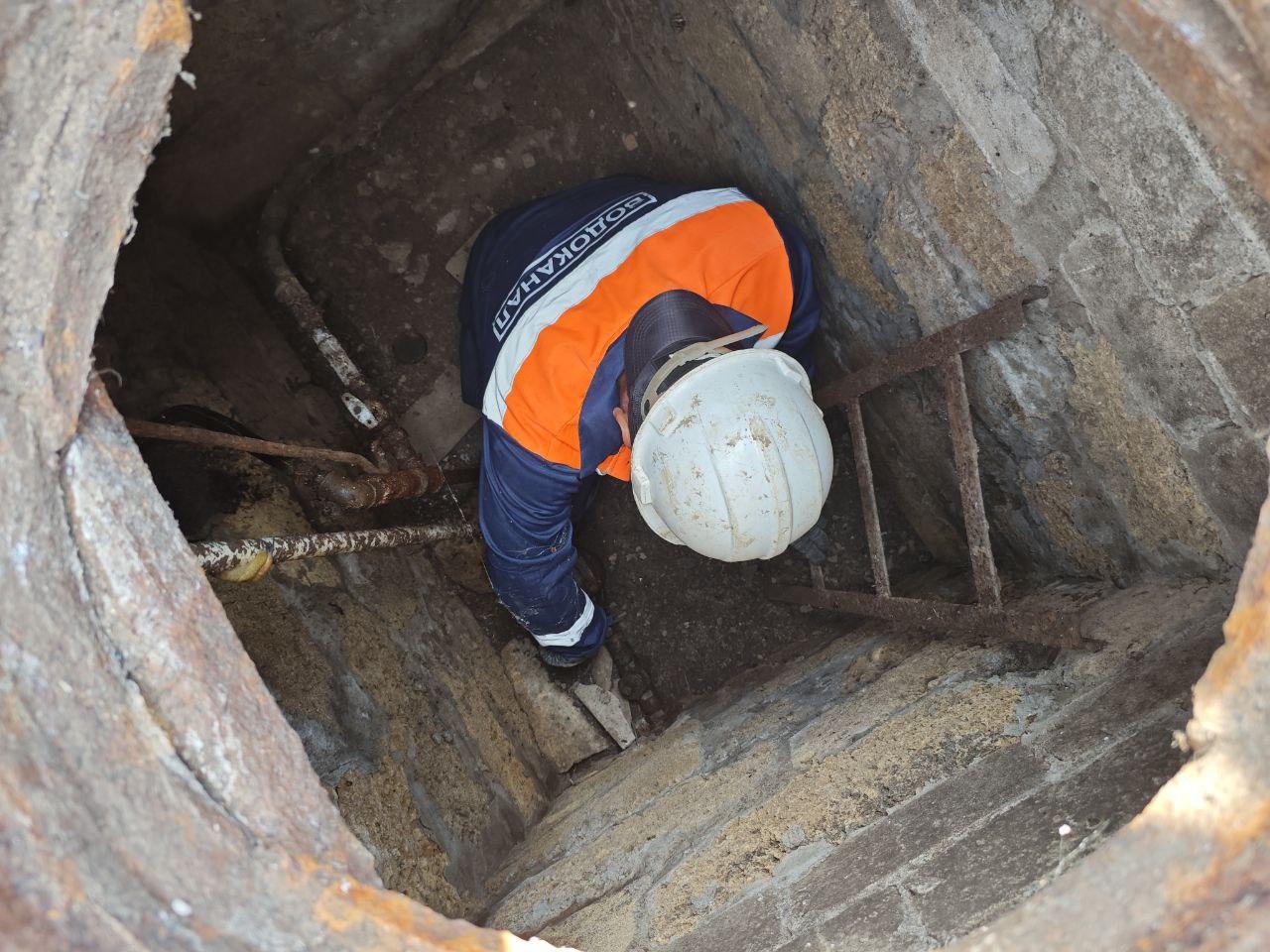 Рязанцы продолжают работы на водопроводных системах в Чаплынском округе Бригада рязанского водоканала продолжает ремонтировать объекты водоснабжения в Чаплынском округе. В Чаплынке на улице Комсомольской специалисты заменили узел учёта в колодце. При проведении работ пришлось полностью демонтировать аварийный участок из стальных труб и заменить их на полипропиленовые. Водоснабжение восстановлено, помощь продолжится.