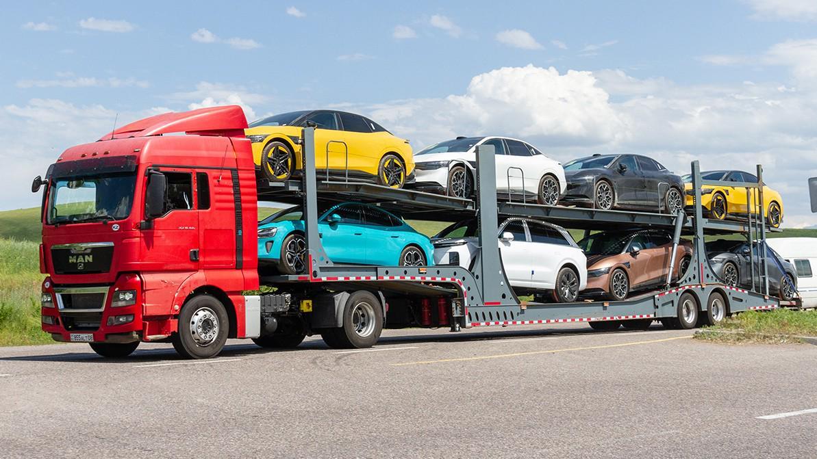 Почти 92 всех ввезённых в Узбекистан автомобилей пришлись на Китай В январе сентябре текущего года в Узбекистан было импортировано 56 337 автомобилей включая электромобили на общую сумму 807 3 млн Объём импорта увеличился на 1927 ед по сравнению с соответствующим периодом прошлого года Страны из которых было завезено больше всего электромобилей Китай 51 770 Республика Корея 2524 США 511 Япония 296 Германия 265 Гонконг 249 Россия 171 Индия 168 ОАЭ 98 Австрия 63 другие страны 222 Остерегайтесь фейков Это единственный официальный канал NovostiUZ Подпишитесь чтобы получать достоверные новости и актуальные курсы валют Вы с Telegram Premium Поддержите нас одним нажатием Ссылка на пост telegram me NovostiUZ 59116