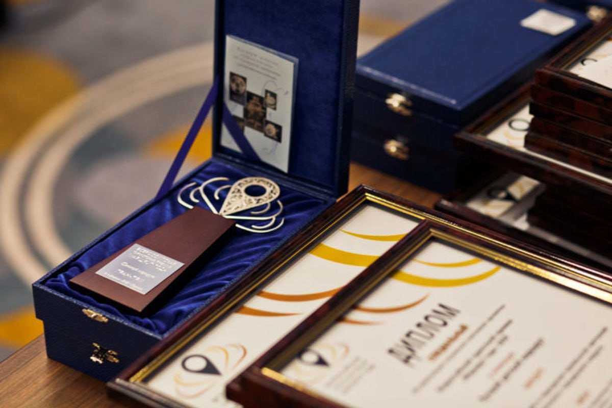 Шесть вологодских проектов вошли в число финалистов Всероссийской туристской премии Всего на участие во Всероссийской туристкой премии Маршрут года 2025 было подано 455 проектов из 59 регионов России и Республики Беларусь В число финалистов от Вологодской области вошли Лучшая музейная экскурсия Слава хлебу на столе г Бабаево Лучшие современные цифровые технологии в туризме иммерсивный променад По следам Фёдора г Череповец Лучший детский маршрут тур Сказка Деда Мороза г Великий Устюг Лучший онлайн маршрут в городе видеопутеводитель по Вологодской области от регионального Туристского информационного центра Лучший событийный тур гастрономический фестиваль русской кухни Как по маслу Лучший туристический путеводитель туристический журнал Баско Общенациональный финал премии пройдет 13 15 ноября в Перми Палисад Media Подписывайтесь