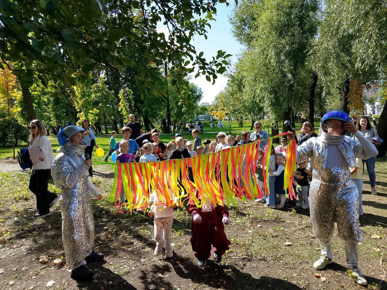 Праздничный забег в парке Фабричный пруд завершён Всем спортсменам на финише вручались медали участников забега А в 12 00 состоялось торжественное награждение призёров ПроРеутов Подписаться Прислать новость ВКонтакте Дзен Чат