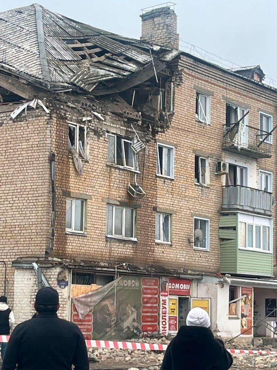 Взрыв газа разрушил квартиру в многоэтажке Волгограда Есть пострадавшие В посёлке Петров Вал Волгоградской области произошло ЧП в одной из квартир на четвертом этаже прогремел взрыв газа Пострадали четверо человек Главное здесь Подписывайтесь