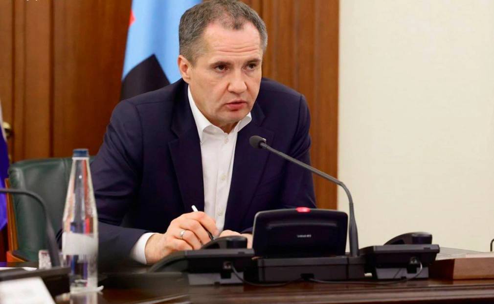 Вячеслав Гладков высказался за проведение школьных выпускных вечеров в школах, а не в ресторанах и кафе, где выпускники могут «увидеть плохой пример» в связи с употреблением алкоголя взрослыми.   «Мы говорим о здоровом образе жизни, и это не тот пример, который должны копировать дети у родителей. Последний день в школе — что может быть более правильным, чем провести его в школе? А кафе и рестораны еще будут в [их] взрослой жизни», — сказал он.