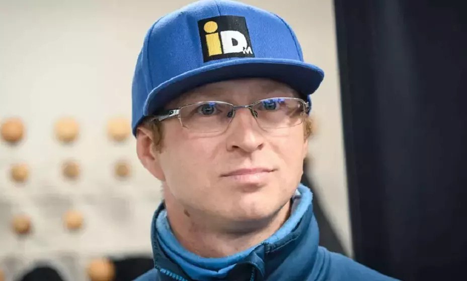 Отстранение тренера Финляндии Тренер сборной Финляндии по прыжкам с трамплина Медвед отстранён от Олимпиады в Милане Кортине Причина нарушение правил и ценностей команды связанных с употреблением алкоголя Директор сборной Янне Хяннинен подтвердил этот шаг Медвед выразил сожаление извинившись перед спортсменами и болельщиками за свою ошибку Олимпиада спорт Russia News Подпишись