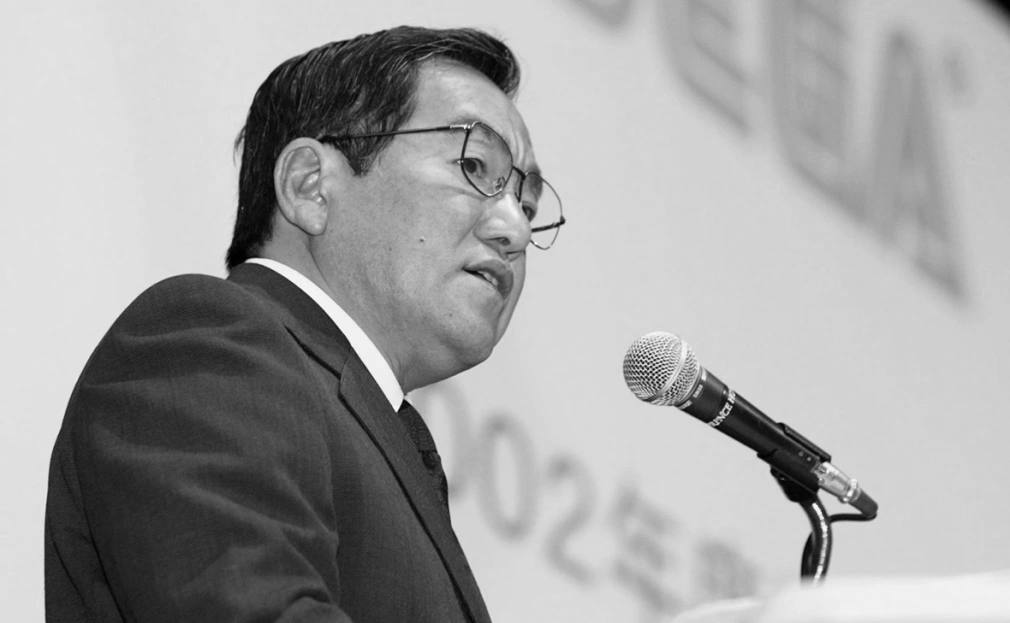 Скончался создатель консолей Sega Хидеки Сато на 78 году жизни Об этом сообщило издание Kotaku уточнив что разработчик умер 13 февраля Он курировал создание всех популярных игровых приставок компании Sega в XX веке в том числе Mega Drive Sega Saturn и Dreamcast Sega выпустила свою первую игровую приставку 8 битную SG 1000 в 1983 году В конце 1980 х Sega стала одним из самых узнаваемых брендов в игровой индустрии