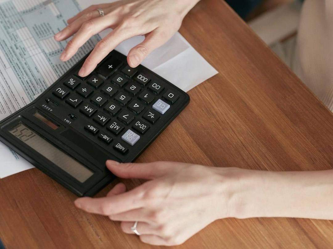 Генпрокуратура подала иск к экс-главе правительства КЧР на 42 млрд рублей Генпрокуратура обратилась в суд с требованием передать государству активы, связанные с бывшим председателем правительства Карачаево-Черкесской Республики Владимиром Кайшевым. Среди активов, на которые распространяются требования: Пятигорский молочный комбинат, ООО «Насиб», ООО «Елизавета-минеральные воды», более 40% фирмы «Село им. Г.В. Кайшева», а также 67 земельных участков, 35 нежилых зданий, жилые дома в Московской области и Ставропольском крае, квартиры и автомобили.