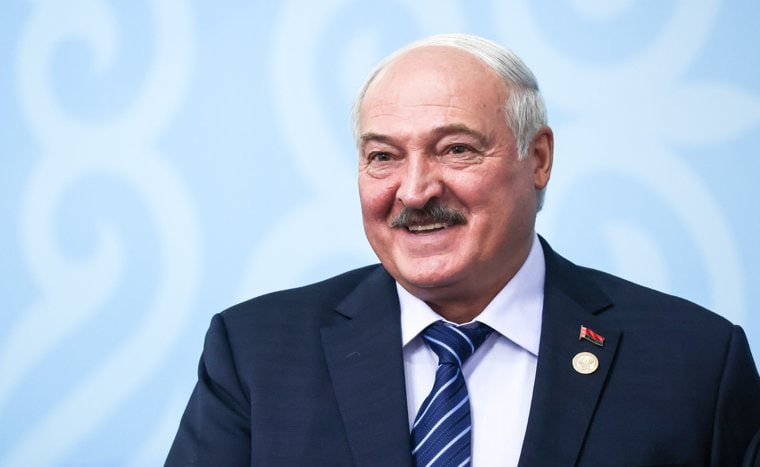 Александр Лукашенко поздравил Ким Чен Ына с Днем образования КНДР Президент Беларуси направил поздравительное послание Председателю государственных дел КНДР по случаю национального праздника Лукашенко пожелал Ким Чен Ыну крепкого здоровья и новых достижений а народу Северной Кореи мира и процветания С момента провозглашения суверенного государства в 1948 году КНДР прошла через многочисленные испытания которые только укрепили дух вашего народа и позволили ему сохранить свою субъектность и уникальную идентичность говорится в послании Белорусский лидер подчеркнул что отношения между Минском и Пхеньяном строятся на принципах дружбы равноправного диалога и схожести культурных ценностей Лукашенко также напомнил о недавней встрече с Ким Чен Ыном в Пекине и подтвердил готовность посетить КНДР в ближайшее удобное время для укрепления двусторонних связей Разговоры на кухне