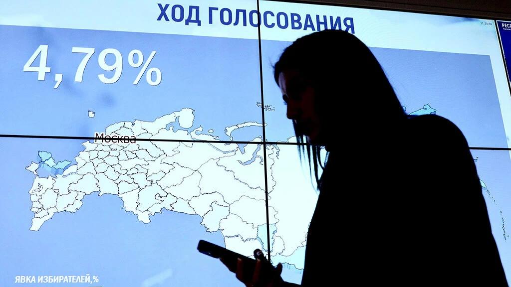 Кто попадет в бюллетень для голосования на выборах губернатора Архангельской области Избирательная комиссия Архангельской области 24 июля зарегистрировала последнего выдвинувшегося кандидата на выборы губернатора региона, им стал депутат регионального парламента Олег Черненко от партии «Справедливая Россия – Патриоты – За правду», сообщила пресс-служба областного избиркома. В результате из семи человек, подавших документы на регистрацию, шесть прошли «муниципальный фильтр». Из гонки за губернаторское кресло выбыла только Лариса Медведева от партии «Зеленые», не предоставившая необходимые документы. Кроме Черненко в выборах примут участие действующий губернатор Архангельской области Александр Цыбульский «Единая Россия» , депутат Архангельской городской думы Мария Харченко ЛДПР , руководитель центра поддержки предпринимательства Наталья Сорокина «Зеленая Альтернатива» , депутат Госдумы Роман Лябихов КПРФ и председатель «Российского военно-исторического общества» в Архангельской области Алексей Буглак «Российская партия пенсионеров за социальную справедливость» . Подробнее — в материале на нашем сайте. : Максим Стулов / Ведомости Подпишитесь на «Ведомости Северо-Запад»