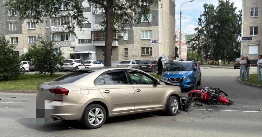 В Челябинске сбили мотоциклиста ДТП произошло накануне, 25 июня, возле дома №17Б по улице 250-летия Челябинска. Здесь произошло столкновение мотоцикла «Хонда» с иномаркой «Фольксваген», за рулем которой находился мужчина 1976 года рождения. ПОДРОБНЕЕ URALPRESS.RU