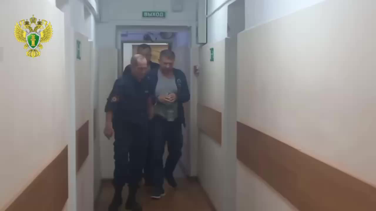 Бывший судебный пристав во Владивостоке предстанет перед судом за кражу взятки в 1 млн рублей