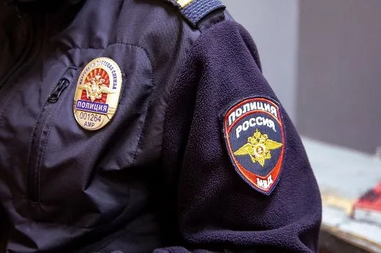 В Амурской области пострадал сотрудник ООО Октябрьское машинист экскаватора Он получил ножевое ранение от своего коллеги О происшествии сообщила амурская трудинспекция Случай был 13 апреля этого года а извещение о нем поступило в инспекцию на следующий день Ведомство опубликовало информацию 23 апреля На данный момент известно что ночью 13 апреля на машиниста экскаватора напал с ножом работник участка причинив ему тяжелые травмы Обстоятельства ЧП устанавливаются будет проведено расследование