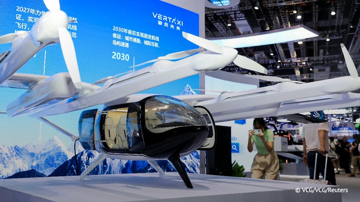 10 минутный полет на аэротакси заменит 40 минутную поездку на машине сообщает компания Vertaxi На 8 й Китайской международной выставке импортных товаров компания представила транспортное средство электрический летательный аппарат с вертикальным взлетом и посадкой Стоимость 10 минутного полета составит около 8 Подпишись на ТАСС Наука