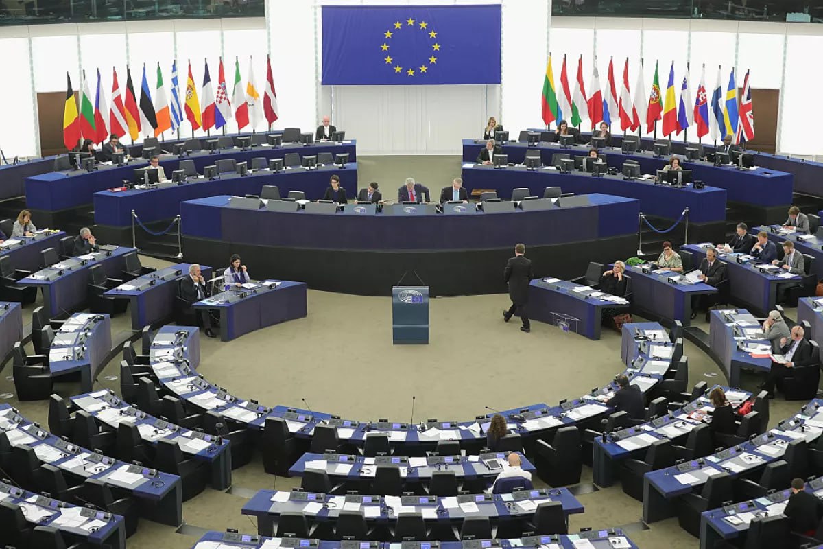 Против торгового соглашения с Украиной выступили Польша, Венгрия, Словакия, Румыния и Болгария, - украинские СМИ со ссылкой на европейских дипломатов, присутствовавших на заседании Совета ЕС по вопросам сельского хозяйства Представители стран считают, что соглашение приведёт к дестабилизации европейского рынка. У вас солидарность отклеилась. Украина.ру — подписаться и знать больше