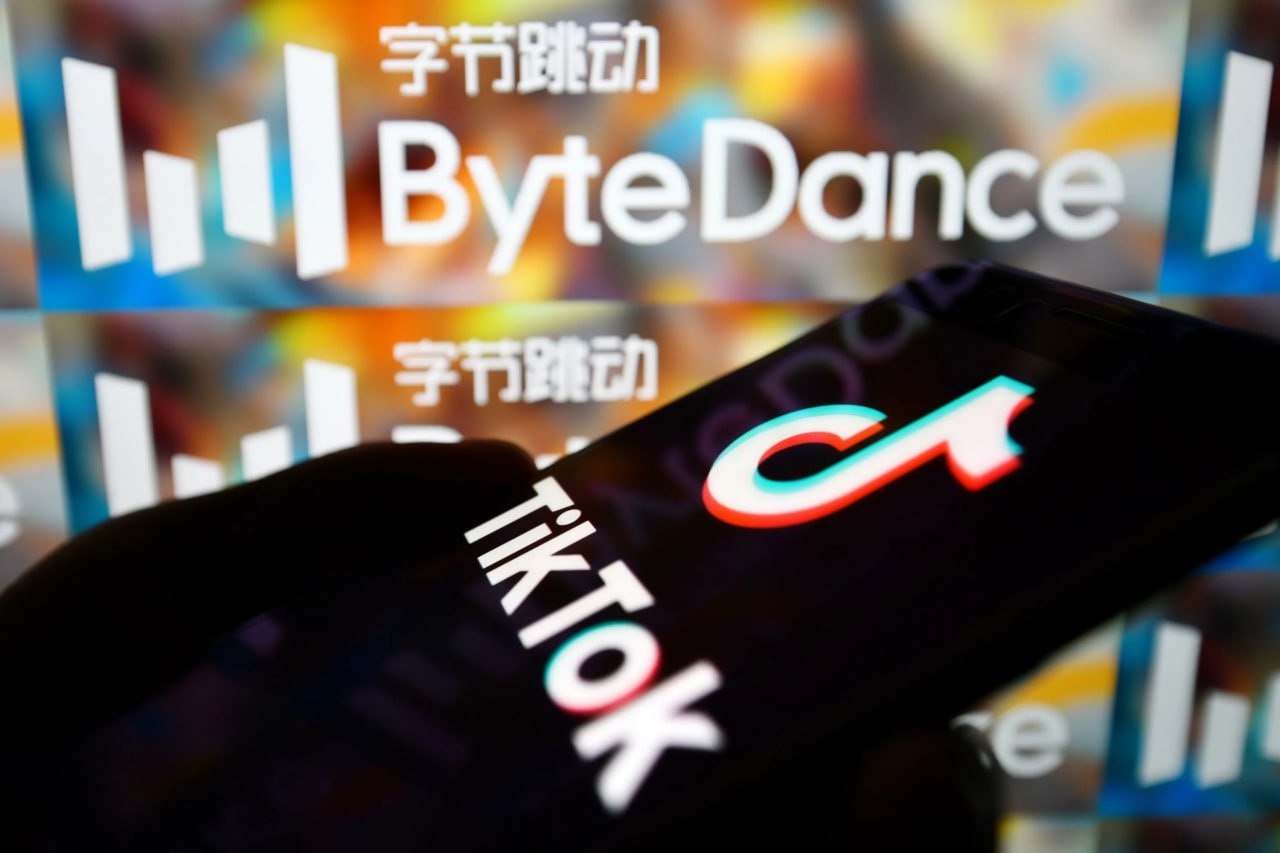 ™ ByteDance увольняет сотни сотрудников TikTok в связи с переходом на модерацию контента с использованием искусственного интеллекта По данным Reuters, TikTok от ByteDance увольняет сотни сотрудников, в основном в Малайзии. Сокращения происходят по мере того, как социальная сеть все чаще обращается к искусственному интеллекту для модерации контента. Хотя TikTok не назвал точное число, в нем говорится, что пострадало менее 500 человек. ПОДПИСАТЬСЯ   Jkinvest_news