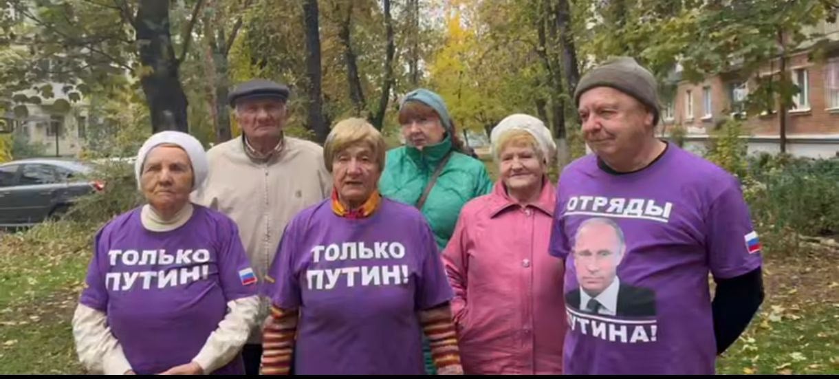 Нож в спину: отряды Путина не признали победу Трампа.   Активисты из "отрядов Путина" не признали победу Дональда Трампа и объявили Камалу Харрис единственным легитимным президентом США.  "Наш президент четко сказал, что голосуем за Харрис. Куда ты лезешь, Дональд? Это же нож в спину! Если ещё помнишь, что такое честь офицера — застрелись"