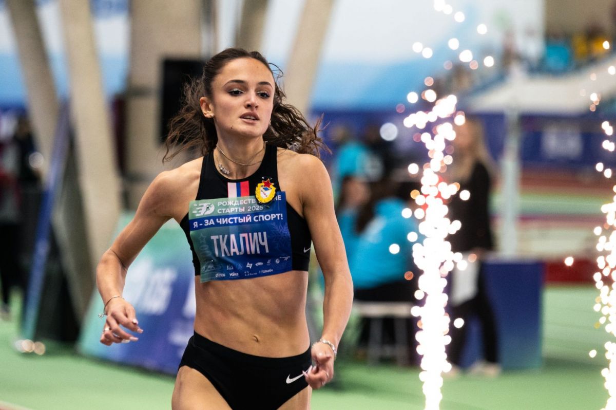 Правительство Алтайского края from Министерство спорта Алтайского Края Полина Ткалич победительница всероссийских соревнований по лёгкой атлетике Кубок Сталинграда Турнир прошёл 30 января в манеже Волгоградской государственной академии физической культуры За победу боролись около 100 спортсменов со всей страны Полина Ткалич в беге на 400 метров одержала ожидаемую победу Но результатом 52 31 секунды осталась не слишком довольна В интервью местному СМИ Новости Волгограда и области РИАЦ спортсменка сказала Я рассчитывала на более быстрое время но это только начало сезона Свою задачу я выполнила Конкуренция сегодня была оптимальной бег получился спокойным и контролируемым В манеже было очень шумно зрители добавили уверенности и сил Министерство спорта Алтайского края в подробнее на канале Правительство Алтайского края