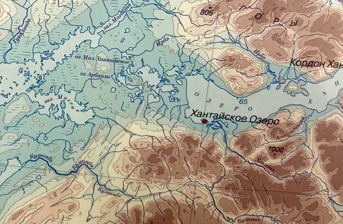 В Красноярском крае во время шторма пропала лодка с людьми На озере Хантайское в Красноярском крае разыгрался сильный шторм в результате чего пропала моторная лодка Казанка с четырьмя пассажирами Связь с судном прервалась 27 сентября Об этом сообщает Западно Сибирская транспортная прокуратура На данный момент удалось найти лишь одного человека Поиски остальных продолжаются к ним подключились спасатели Норильская транспортная прокуратура взяла ситуацию на особый контроль и начала проверку выясняет соблюдались ли правила эксплуатации маломерного судна Подписывайся на АиФ Новости Красноярска