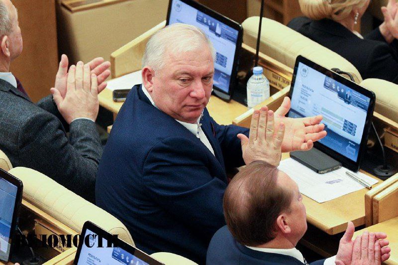 Суд изъял имущество экс депутата Госдумы Вороновского и связанных с ним лиц Центральный районный суд Сочи изъял имущество бывшего депутата Гослдумы Анатолия Вороновского обвиняемого во взятке и связанных с ним лиц сообщили в объединенной пресс службе судов Краснодарского края Всего ответчиками стали 30 физических лиц 19 организаций привлечены в качестве третьих лиц  Суд обратил в доход государства 19 предприятий стоимость активов которых составляет 21 7 млрд рублей 207 объектов недвижимости в Москве Краснодаре Ялте Новороссийске Армавире Горячем Ключе на побережье Азовского моря и в Карачаево Черкесии на сумму более 1 млрд руб доли в различных компаниях средства на счетах и ценные бумаги Также суд взыскал с ответчиков эквивалент стоимости имущества которое они успели реализовать на общую сумму более 95 млн рублей  Согласно иску Вороновский возглавлявший в 2015 2017 гг департамент и министерство транспорта Краснодарского края совместно с соучастниками получил незаконный доход коррупционного характера в размере 2 8 млрд рублей Telegram Max