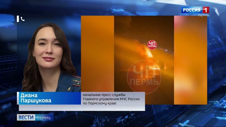 В МЧС рассказали подробности возгорания автомобилей на ул Куфонина   vesti perm ru publications c868491c d476 4376 99ae a9169262aafa На Парковом сегодня ночью сгорели 7 автомобилей Подробности происшествия в официальном сообщении пресс службы Главного управления МЧС России по Пермскому краю Сообщение о возгорании легковых автомобилей в городе Пермь на улице Куфонина поступило 19 ноября в 3 28 минут К месту вызова незамедлительно направлены силы и средства в количестве 29 огнеборцев и 8 единиц техники МЧС России Пожар ликвидирован в 3 часа 55 минут на 30 квадратных метрах Огнем уничтожены 4 автомобиля еще 3 автомобили повреждены Пострадавших нет Предварительная причина пожара поджог Виновное лицо устанавливается сообщила в эфире Вести Пермь Диана Паршукова начальник пресс службы ГУ МЧС России по Пермскому краю