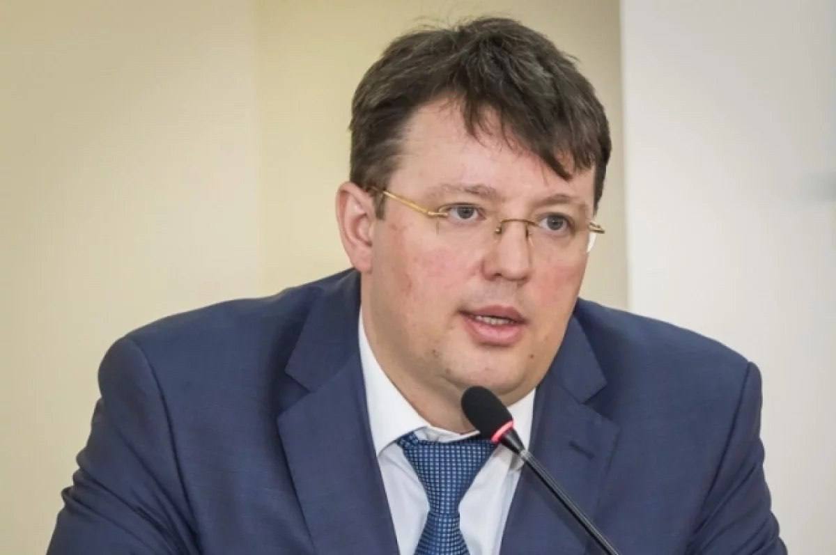 Бывший глава Советского района Владимир Исаев получил 8 лет колонии строгого режима Его признали виновным в превышении должностных полномочий и во взяточничестве. Исаева задержали еще 5 лет назад. По версии следствия, пока он был главой района, он требовал с предпринимателей деньги и еду за то, что закрывал глаза на самовольную торговлю. Подписаться Написать нам