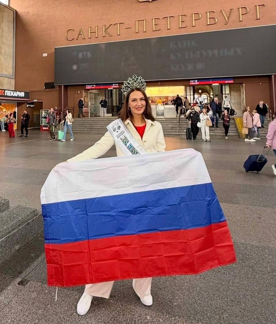 Петербурженка поедет на конкурс «Миссис Земной шар» в США Наталья Андрейчук, мама троих детей и профессиональный дизайнер интерьеров, стала победительницей конкурса «Миссис Россия классик Globe 2024». Теперь она представит Россию на международном конкурсе, который пройдёт в Лос-Анджелесе.
