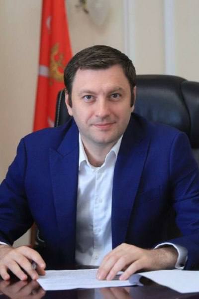 Глава Комитета по транспорту Петербурга Валентин Енокаев покидает свой пост Последний рабочий день Енокаева 26 декабря Енокаев может перейти на должность заместителя генерального директора Яндекса На пост председателя Комтранса рассматривается замруководителя администрации губернатора Петербурга Илья Ткачев