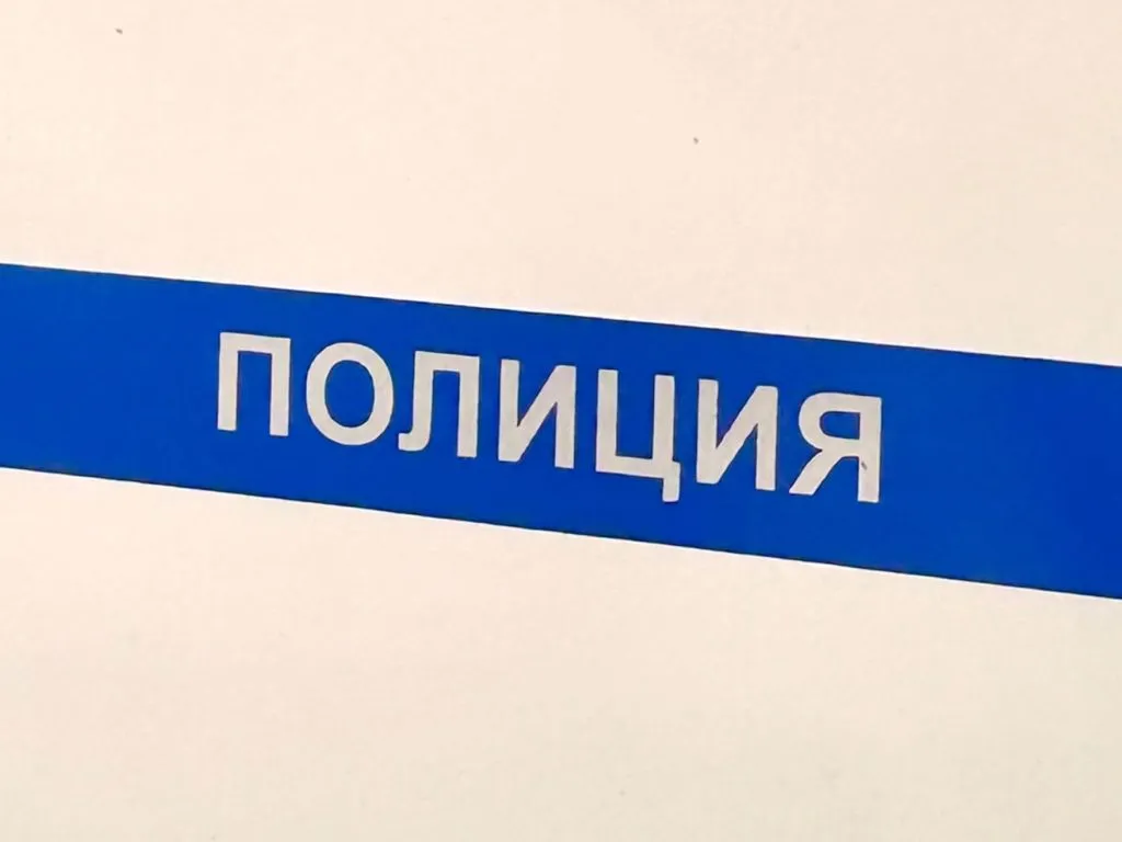 В рязанском поселке Дягилево обнаружили 4 несанкционированные врезки в газопровод Сотрудники УМВД по Рязанской области при силовой поддержке спецназа регионального управления Росгвардии провели рейд в поселке Дягилево в месте компактного проживания лиц цыганской национальности Правоохранители здесь выявляли административные правонарушения В масштабном рейде также приняли участие специалисты организаций электро и газоснабжения Участники рейда выявили 4 самовольные врезки в газопровод и 7 хронических неплательщиков за газ с общим долгом в 357 тысяч рублей Выявлен 1 факт незаконного подключения дома к линии электропередач Все подводки и врезки демонтированы специалистами составлены соответствующие акты и протоколы для дальнейшего привлечения нарушителей к административной ответственности В отдел МВД России по Московскому району Рязани были доставлены 92 лица цыганской народности для отработки на возможную причастность к ранее совершенным противоправным деяниям В отношении доставленных полицейские п