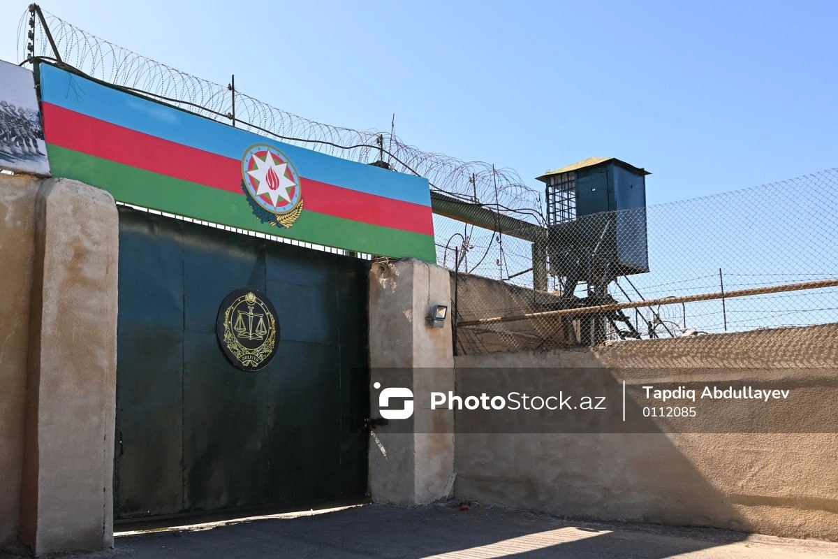 Президент Азербайджана выдвинул инициативу об объявлении амнистии ожидается освобождение более 20 000 человек Подробнее   oxu az 1389796 ruoxuaz ИльхамАлиев амнистия освобождение   Новости Азербайджана Написать нам