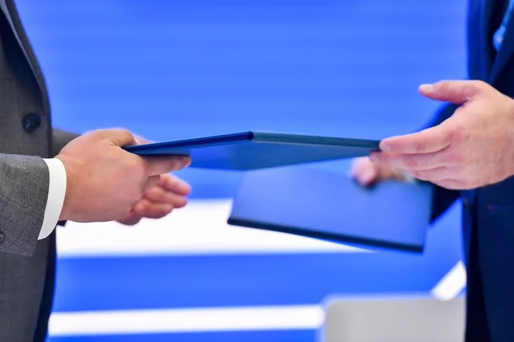 Общее количество сделок на отечественном рынке венчурных инвестиций сократилось за год примерно на 30 объем сделок на 10 18 до 7 2 млрд руб Рынок находится в состоянии глубокой структурной трансформации и сжатия считают участники рынка и движется к изолированной модели jkinvest news jkinvest