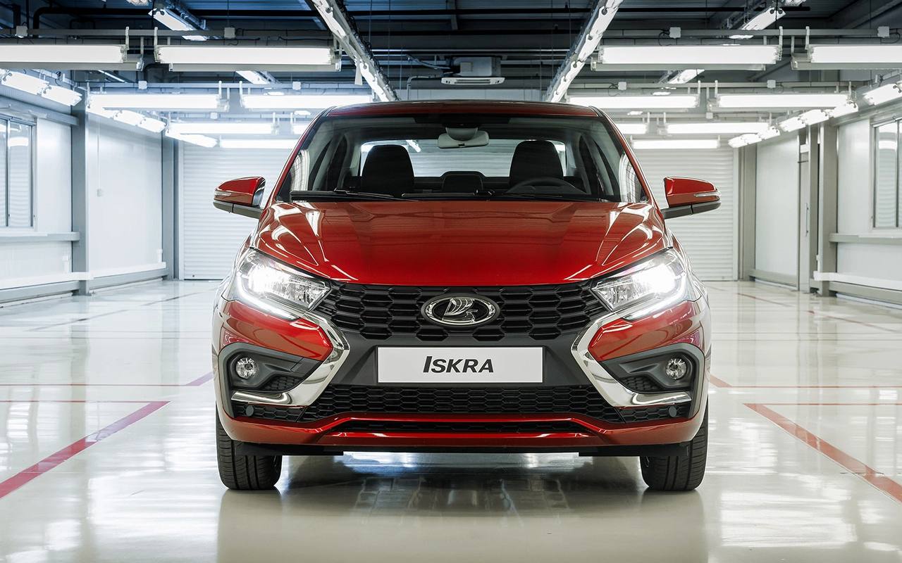 АвтоВАЗ объявит комплектации и цены на Lada Iskra 18 июля Об этом сообщил PR-директор предприятия Сергей Ильинский. Старт продаж автомобиля намечен на 20 июля. Но появится он сначала только в автосалонах Тольятти, Москвы и Санкт-Петербурга, а затем постепенно его будут привозить к дилерам в других регионах, добавил Ильинский.