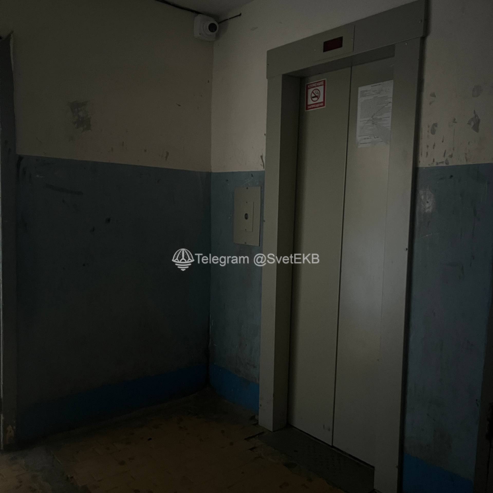 Стало известно из за чего пропал свет на Уралмаше и Эльмаше Причиной отключения электроэнергии стали несанкционированные действия строительной организации Сегодня в результате несанкционированных действий строительной организации произошло повреждение линии электропередачи 110 кВ В ближайшее время по резервным схемам будет восстановлено электроснабжение социальных объектов сообщили Россети Урал Специалисты работают над устранением аварии Полное восстановление электроснабжения планируется до конца сегодняшнего дня Новости Екб тут SvetEKB