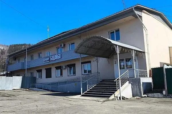 В аэропорту Бодайбо размыло ВПП Аэропорт Иркутска задержал несколько рейсов в Бодайбо из за того что в аэропорту назначения размыло взлетно посадочную полосу Об этом сообщает Интерфакс со ссылкой на данные Восточно Сибирской транспортной прокуратуры По предварительным данным сегодня в аэропорту Иркутска задержаны рейсы IO151 IO9141 IO9241 IO8259 авиакомпании ИрАэро в Бодайбо в связи закрытием аэропорта Бодайбо из за размытия взлетно посадочной полосы говорится в сообщении Вылеты перенесены на утро вторника с учетом метеоусловий в аэропорту прибытия aviaru net n295045 Оставайся в информационном потоке подпишись на наш канал в MAX