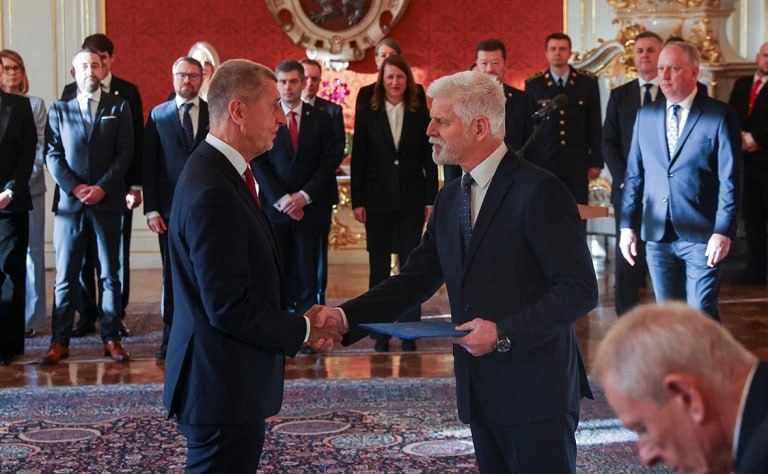 Президент Чехии Петр Павел назначил лидера движения Акция недовольных граждан ANO Андрея Бабиша премьер министром республики передает CT24 В октябре партия ANO Бабиша выиграла парламентские выборы в Чехии набрав около 34 7 голосов избирателей После этого президент поручил ему провести переговоры о формировании нового правительства Фото Eva Korinkova Reuters РБК в Telegram и MAX