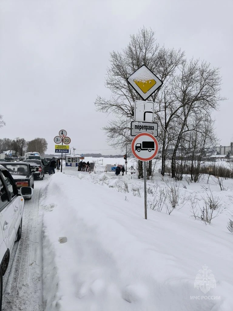 В Башкирии открылась вторая ледовая переправа Она расположена на реке Белая в Бирском районе ее длина 520 м а грузоподъемность 3 тонны Также в республике действует ледовая переправа в Караидельском районе на реке Уфа с Караидель автодорога Бирск Тастуба Сатка UFA RB Подписаться Прислать новость Подпишитесь на нас в МАХ