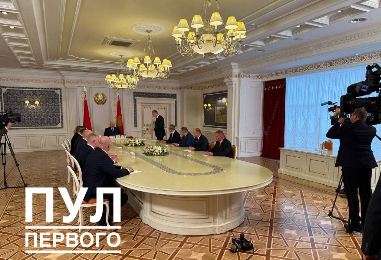 Правительство, Администрация Президента, НАН, местная вертикаль и министерства. Президент Беларуси согласовал ряд кадровых назначений. Владимир Перцов назначен Первым заместителем Главы Администрации Президента Беларуси. Наталья Петкевич - Заместителем Премьер-министра Беларуси. Николай Шерстнев - Заместителем Управляющего делами Президента Беларуси. Валерий Вакульчик - назначен Руководителем Аппарата Совета Министров. Владимир Юргевич - помощником Президента Беларуси - инспектором по Витебской области. Владимир Караник - Председателем Президиума Национальной академии наук Беларуси. Всего в списке 25 человек. Подробности