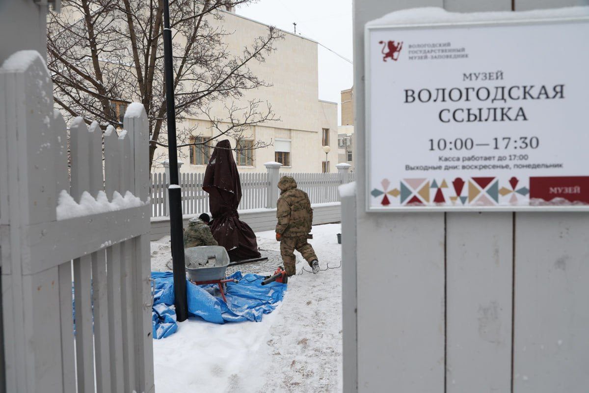 ГородЧе Завтра на территории вологодского музея появится памятник И.В. Сталину. Там он проживал в ссылке с 1911 по 1912 год.  Памятник будет установлен по инициативе первого секретаря Комитета областного отделения КПРФ Александра Морозова. @