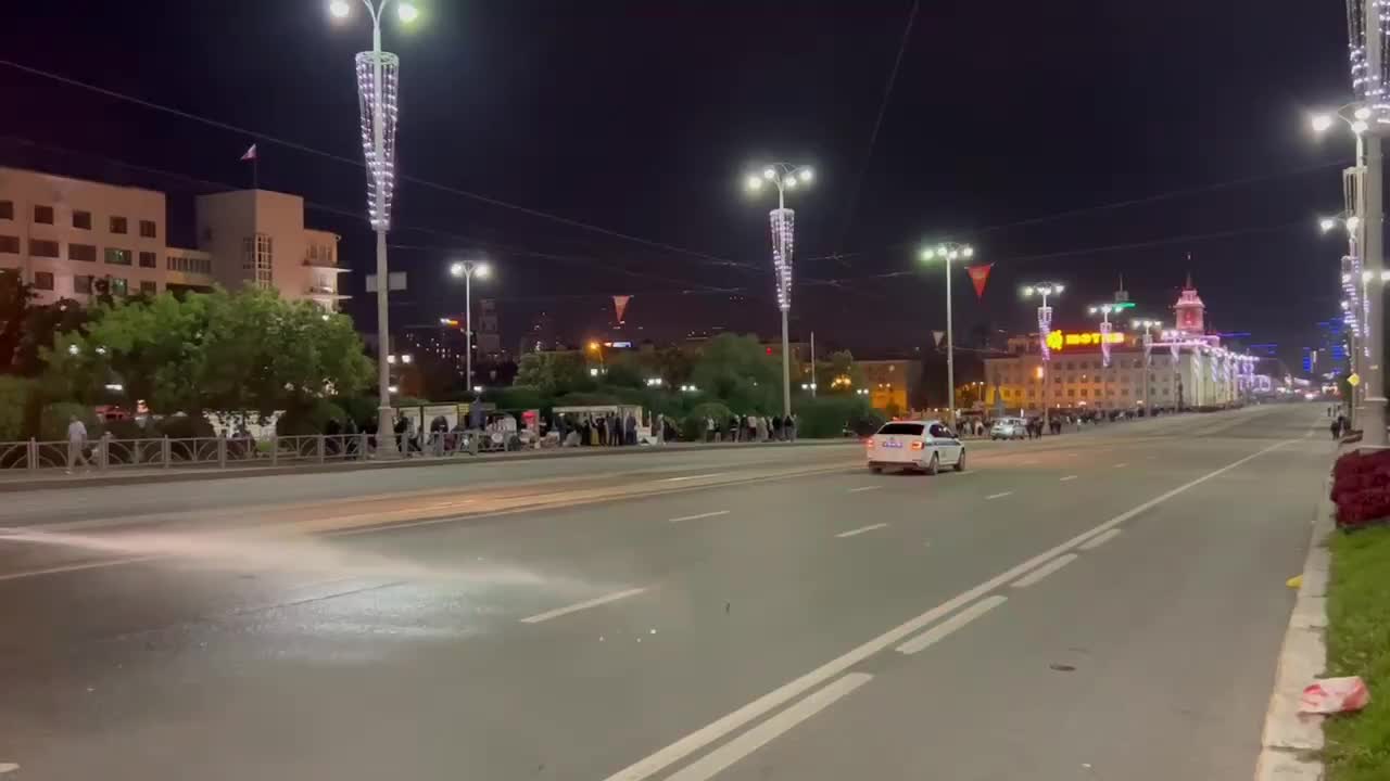 Коммунальные службы Екатеринбурга убрали 111 тонн грязи и 155 тонн мусора после празднования Дня города