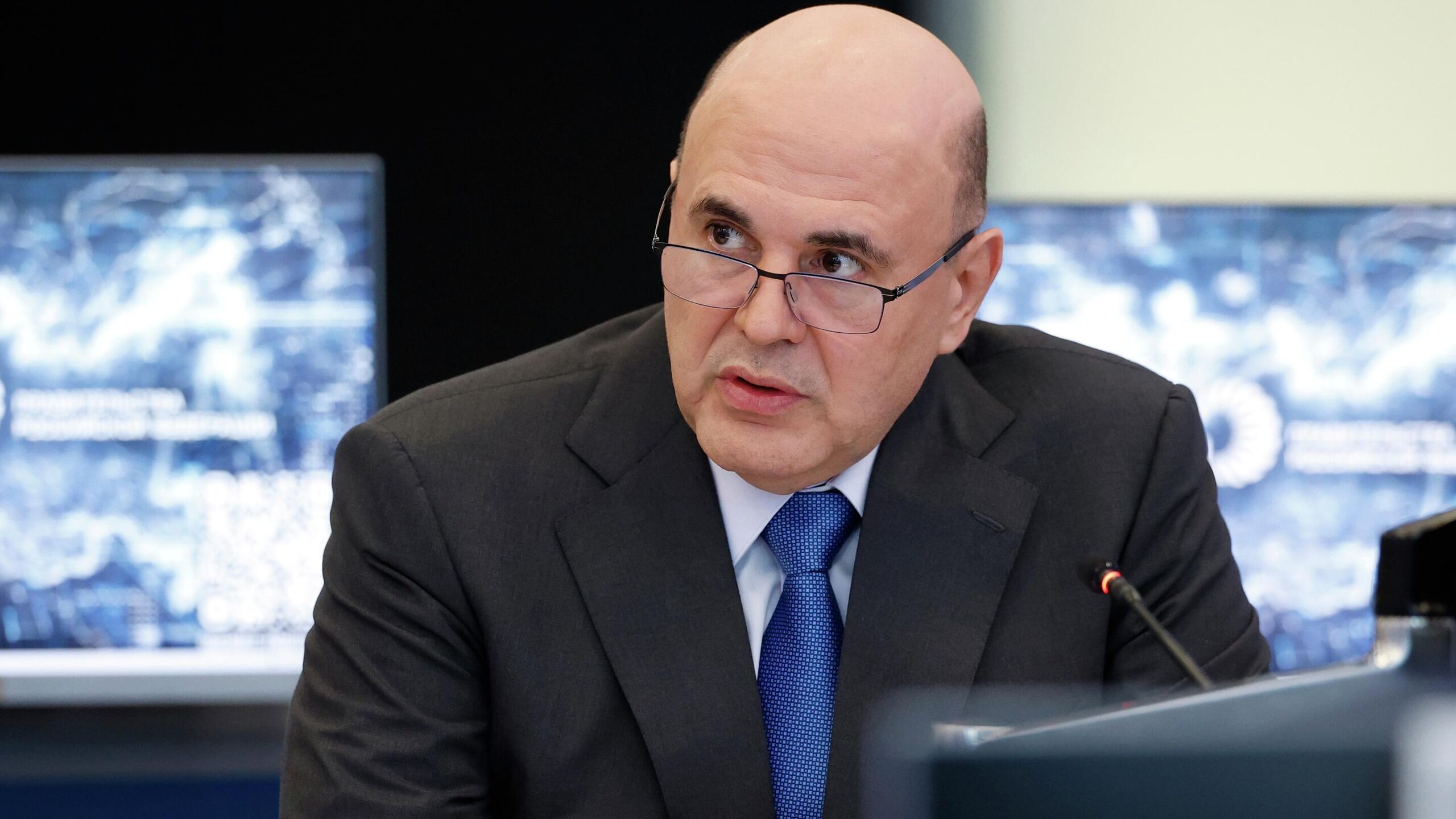 Премьер министр РФ Михаил Мишустин в четверг и пятницу примет участие в заседании Евразийского межправительственного совета и в Международной конференции по сотрудничеству в области науки и технологий которые пройдут в Москве сообщила пресс служба кабмина Одиннадцатого двенадцатого декабря в Москве председатель правительства Российской Федерации Михаил Мишустин примет участие в заседании Евразийского межправительственного совета и Международной конференции по сотрудничеству в области науки и технологий говорится в сообщении На заседании межправсовета ЕАЭС главы правительств рассмотрят вопросы дальнейшего углубления Евразийской экономической интеграции Особое внимание будет уделено функционированию внутреннего рынка Союза развитию взаимодействия в энергетической промышленной и сельскохозяйственной сферах