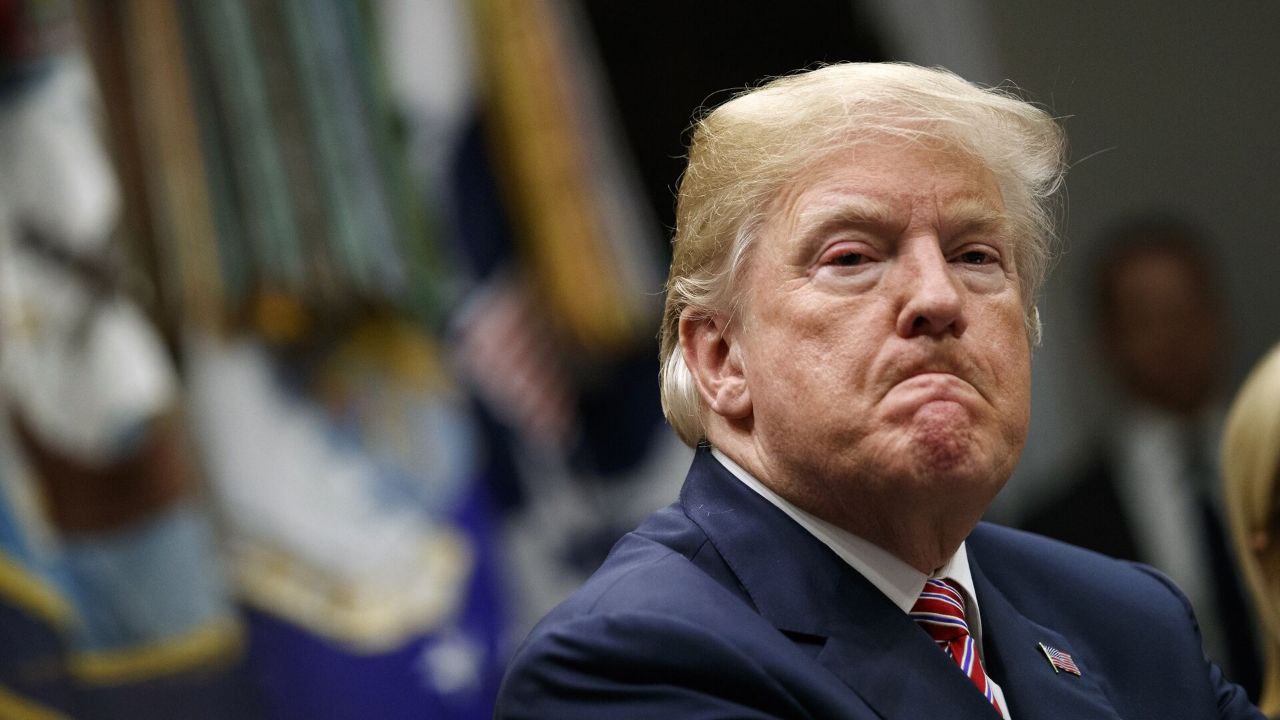 Германия угрожает США бойкотом на Чемпионате мира 2026 в качестве ответной меры если Штаты все же решат аннексировать Гренландию По словам спикера по вопросам внешней политики фракции ХДС ХСС Юргена Гардта бойкот рассматривается как способ оказания давления на Трампа Храбрые моськи Вот бойкотируете и ничего не узнаете о пришельцах Подпишись RogandarNEWs мы в MAX