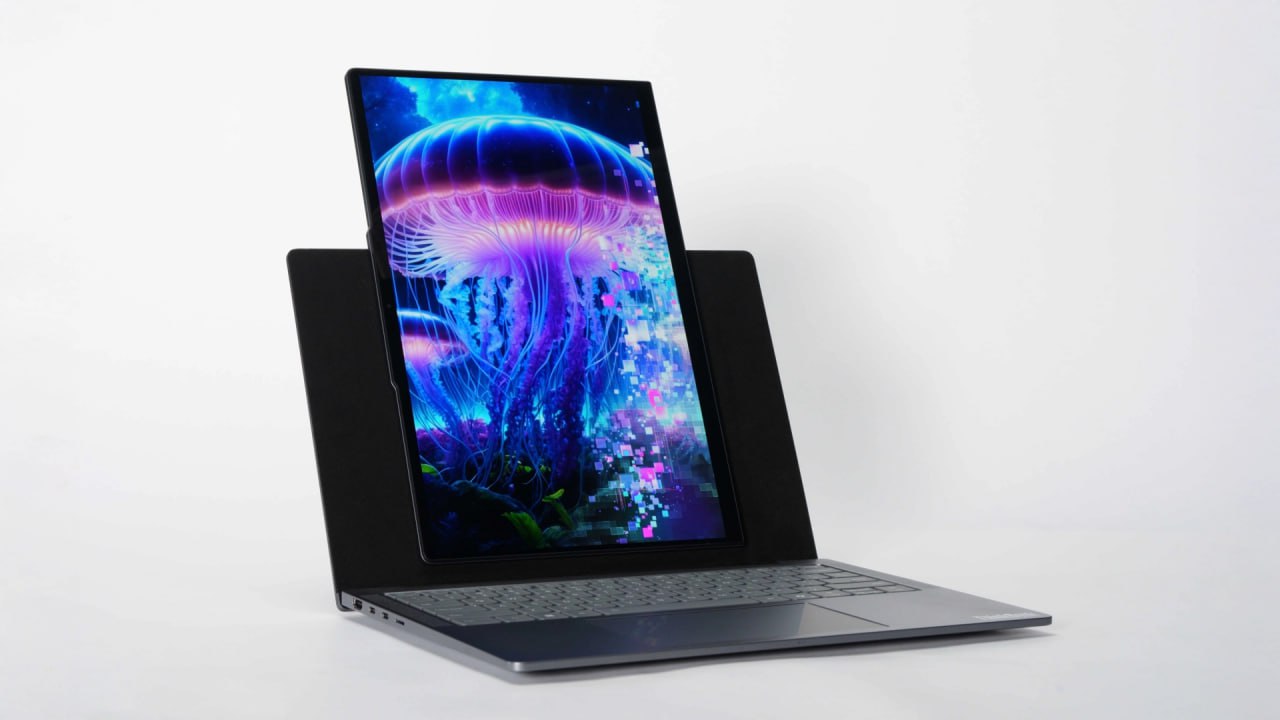 Lenovo начнет варить Pivo компания показала ноутбук Project Pivo с дисплеем который можно разворачивать в портретный режим Экран легко отстёгивается от корпуса и цепляется на магниты и вот у вас в руках удобный гаджет для чтения длинных текстов кодинга или серфинга по мобильным версиям сайтов Пятничное
