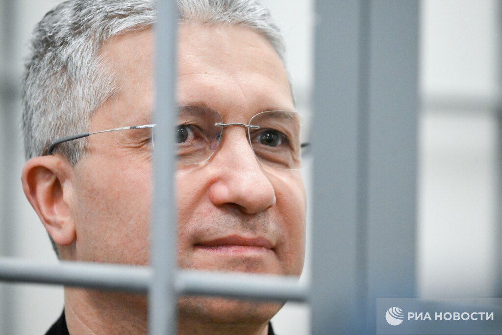 Суд изъял все имущество экс замминистра обороны Тимура Иванова из иска генпрокуратуры на сумму свыше миллиарда рублей кроме Bentley его бывшей жены Подписаться на РИА Новости