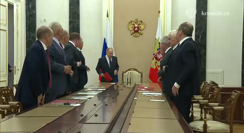 Путин обсудил вопросы региональной политики с Советом безопасности