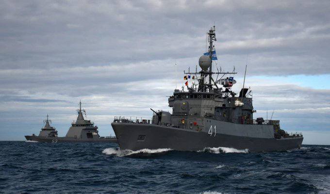 Корвет «Espora» P-41 ВМС Аргентины 1 августа 2025 года вышел из базы приписки ВМБ Пуэрто-Бельграно и направляется в бразильскую ВМБ Рио-де-Жанейро для проведения совместного учения «Fraterno XXXVIII». Учения данной серии проводятся с 1978 года и направлены на укрепление взаимодействия между флотами двух стран при проведении совместных операций. В первые дни после убытия экипаж провел тренировки с кораблями и авиацией национальных ВМС в рамках подготовки к предстоящему учению. Эксклюзивный военно-морской канал