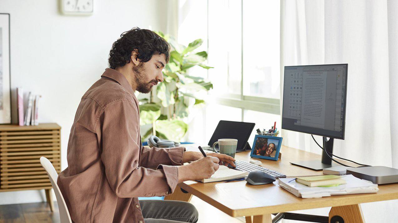 По данным группы компаний Литрес в этом году объем рынка самиздата в России может превысить 10 млрд рублей В 2025 м он вырос на 19 до 8 5 8 6 млрд рублей Getty Images