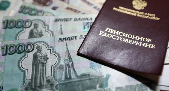 В России средний размер пенсии летчиков-испытателей превышает 160 тысяч рублей в месяц, сообщает «Российская газета». По сравнению с 1 января текущего года, средняя пенсия выросла примерно на 13 тысяч рублей. При этом средняя пенсия работающих россиян этой категории составляет 151 034 рублей, а неработающих — 167 107 рублей.