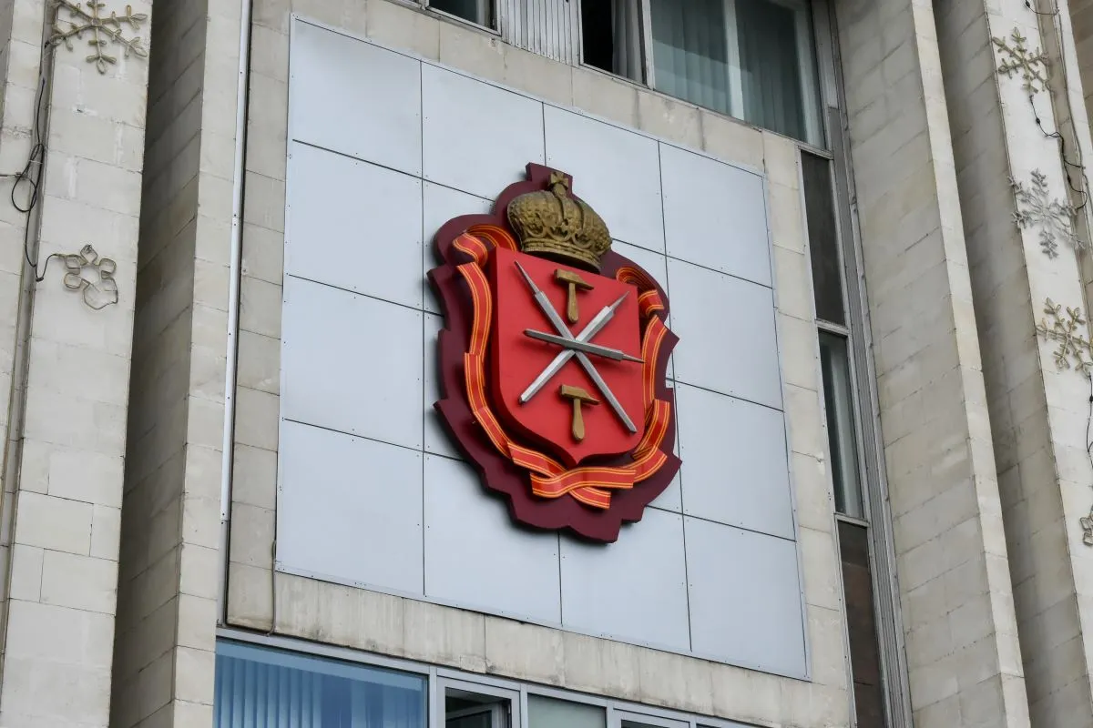 Тульская область вошла в число лучших регионов России по развитию спорта в 2025 году На заседании правительственной комиссии по реализации госпрограммы Развитие физической культуры и спорта был обнародован рейтинг субъектов РФ за 2025 год Тульская область вошла в число регионов показавших высокие результаты Список лучших возглавили Москва Санкт Петербург Татарстан Краснодарский край Владимирская Калужская Мурманская Волгоградская Тюменская и Свердловская области Вслед за ними еще десять регионов среди которых отмечена и Тульская область а также Брянская Липецкая Челябинская Смоленская области Карачаево Черкесия Башкортостан Мордовия Камчатский и Хабаровский края Вице премьер Дмитрий Чернышенко напомнил что президент поставил задачу к 2030 году повысить удовлетворенность граждан условиями для занятий спортом По его словам комплексная госпрограмма главный стратегический документ отрасли и ее ключевые показатели за год выполнены Рейтинг уже направлен всем главам регионов Подробнее на сайте   Если у вас плохо грузятся новости видео и фото посты дублируются в нашем канале в MАХ 1  2   Подпишись на новости