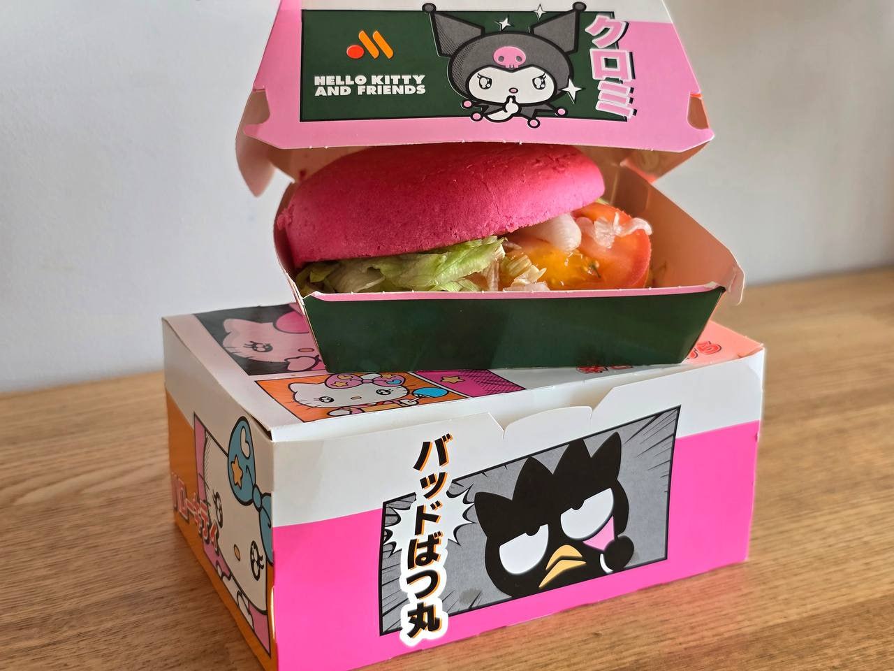 Казань на максималках   «Вкусно — и точка» возвращает Hello Kitty в меню.  Розовые бургеры, мороженое на выбор и снек-боксы появятся в крупнейших регионах РФ уже к выходным.  Ранее в Москве, Питере, Казани и других миллионниках розовое меню полностью раскупили. @