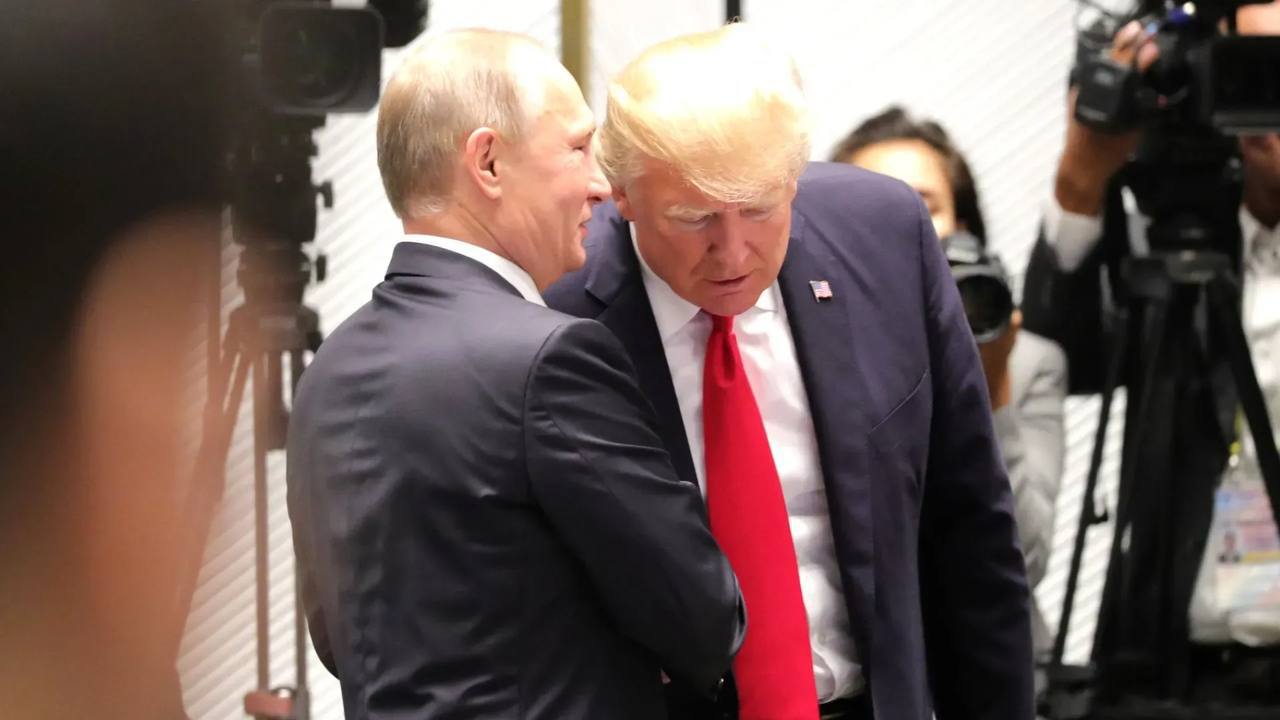 Американские чиновники во время первого срока Трампа пытались помешать его контактам с Путиным, — Economist.  Один из них рассказал журналу, что на достижение этой цели была направлена «половина работы в ходе первого срока».