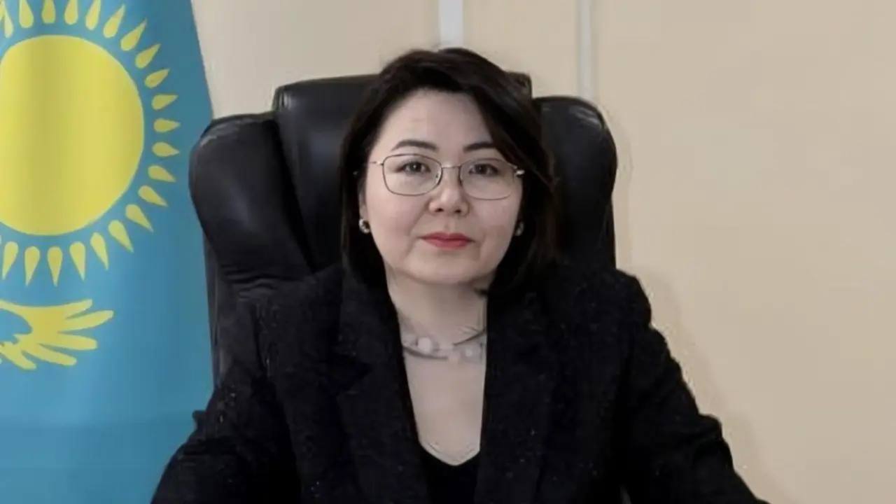 Воспитанников детдома в Баганашыле пытались переселить за пределы города уволенная чиновница вновь получила руководящую должность В Алматинской области назначили нового руководителя управления по развитию языков Им стала Салтанат Беспаева бывшая глава областного управления образования В августе 2024 года ее уволили после громкого скандала с переселением воспитанников детского дома Баганашыл Напомним тогда детей пытались перевезти из Алматы в Конаев несмотря на обещания что этого не произойдет Видео с плачущими воспитанниками и вмешательством полиции вызвало огромный общественный резонанс В итоге Токаев поручил отменить переезд и вернуть детдом в Алматы Дорогие читатели если вы стали свидетелями каких то событий либо вам нужна информационная помощь то можете отправить информацию видео и фото сюда infoztb или wa me 77779419900 ztb qaz