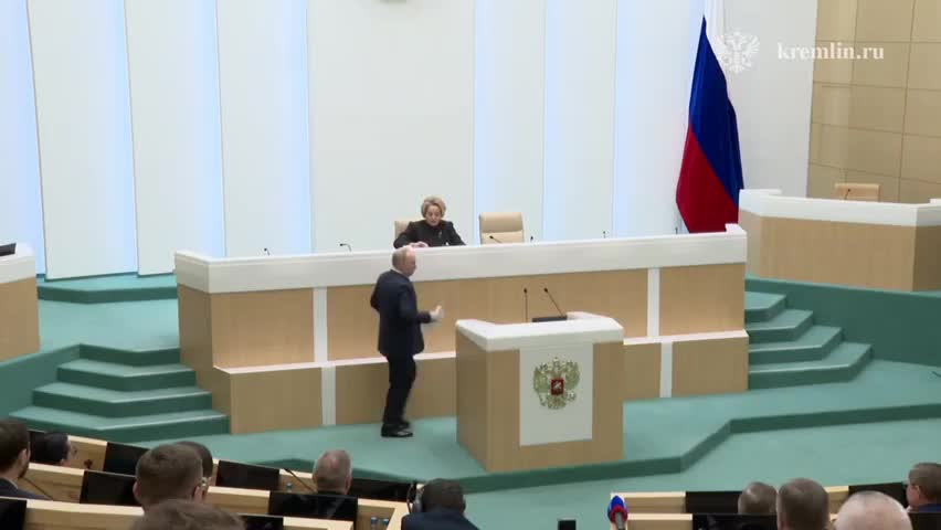 Путин подводит итоги осенней сессии парламента, отмечая принятие ключевых законов